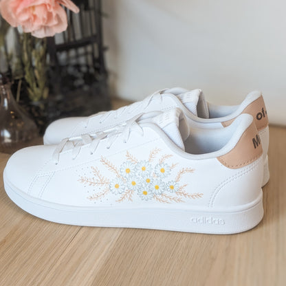 Baskets Adidas, en cuir peintes d'un motif fleuri pour femme